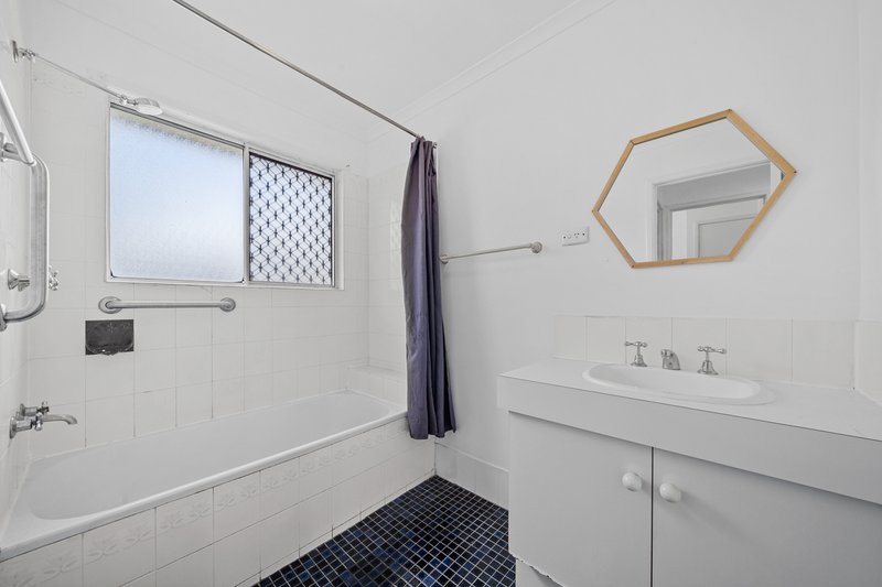 Photo - 92 Adelaide Circuit, Beenleigh QLD 4207 - Image 7