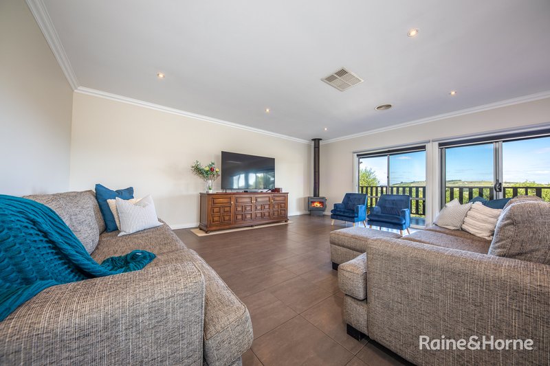 Photo - 92 Belleview Drive, Sunbury VIC 3429 - Image 7