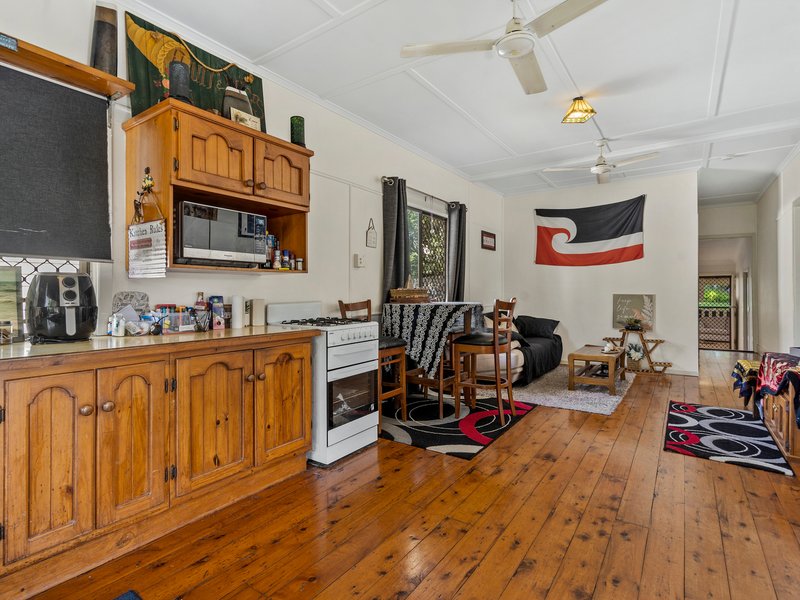 Photo - 92 Boxgrove Avenue, Wynnum QLD 4178 - Image 5