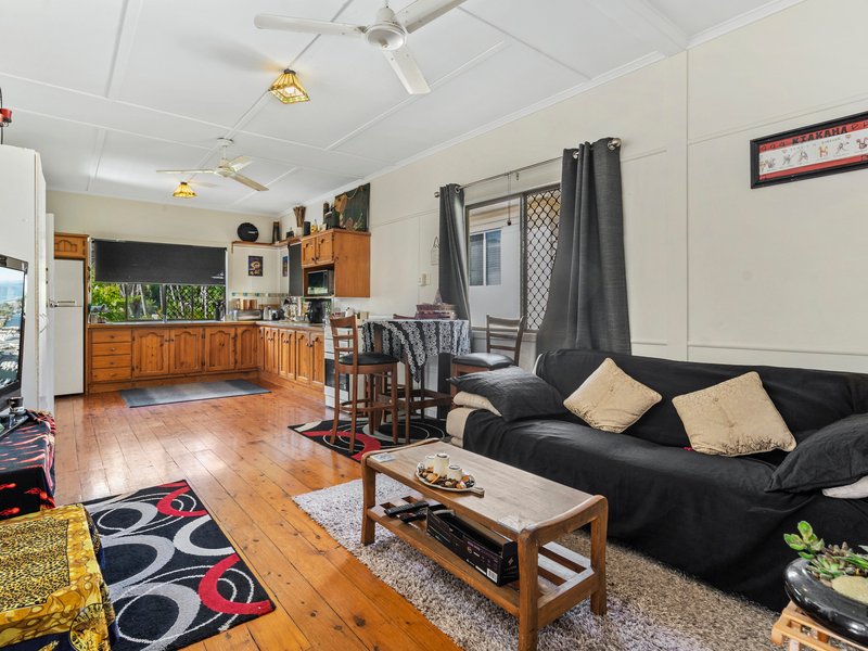 Photo - 92 Boxgrove Avenue, Wynnum QLD 4178 - Image 6