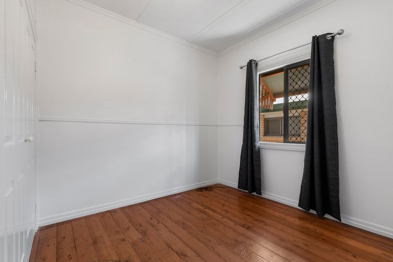 Photo - 92 Boxgrove Avenue, Wynnum QLD 4178 - Image 10