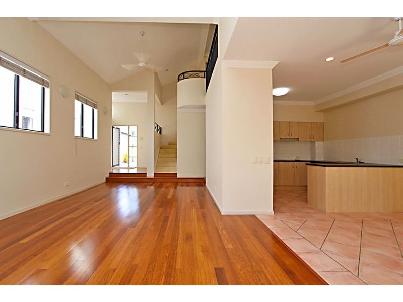 Photo - 9/2 Bronberg Court, Southport QLD 4215 - Image 5