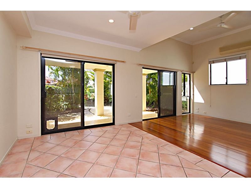 Photo - 9/2 Bronberg Court, Southport QLD 4215 - Image 9