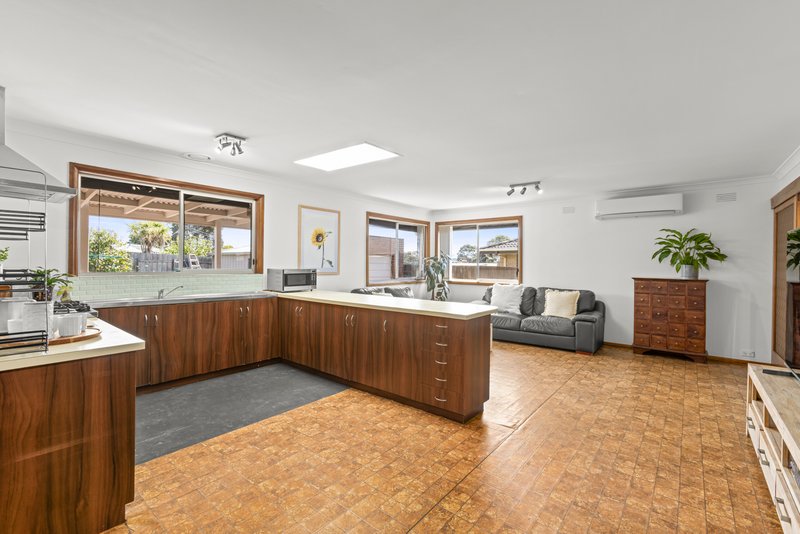 Photo - 92 Burdoo Drive, Grovedale VIC 3216 - Image 4