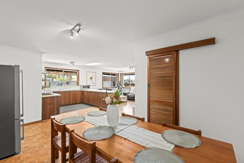 Photo - 92 Burdoo Drive, Grovedale VIC 3216 - Image 5