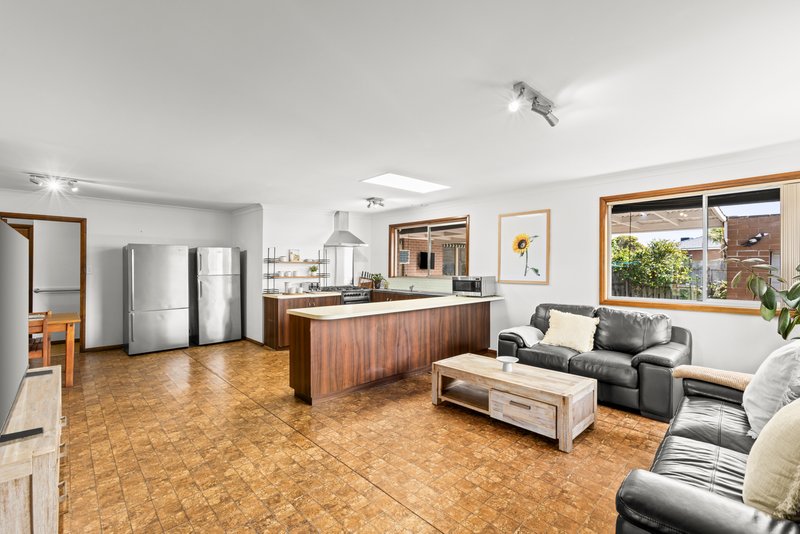 Photo - 92 Burdoo Drive, Grovedale VIC 3216 - Image 6