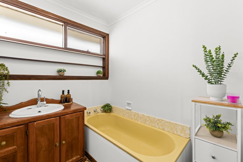 Photo - 92 Burdoo Drive, Grovedale VIC 3216 - Image 12