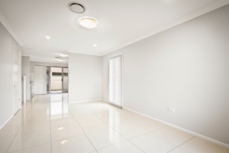 Photo - 92 Carroll Crescent, Plumpton NSW 2761 - Image 4