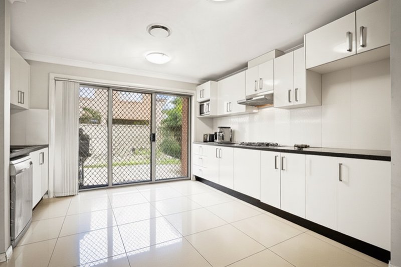 Photo - 92 Carroll Crescent, Plumpton NSW 2761 - Image 5