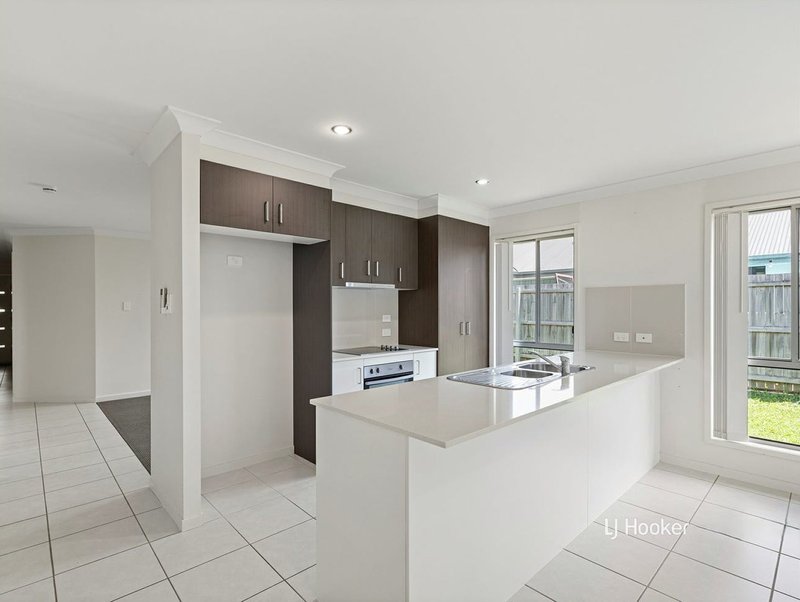 Photo - 92 Cirrus Way, Coomera QLD 4209 - Image 6