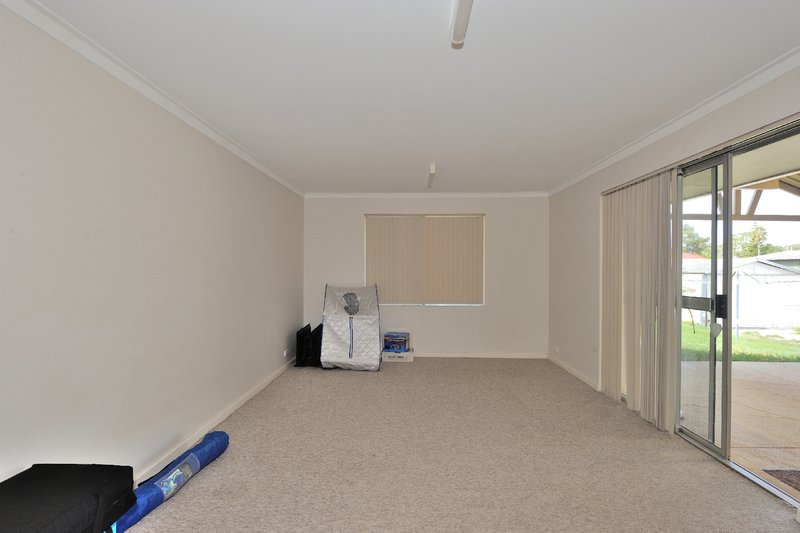 Photo - 92 Currie Street, Warnbro WA 6169 - Image 6