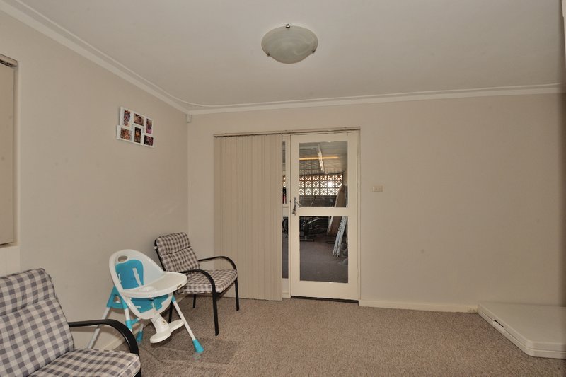 Photo - 92 Currie Street, Warnbro WA 6169 - Image 9