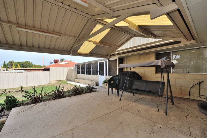 Photo - 92 Currie Street, Warnbro WA 6169 - Image 15