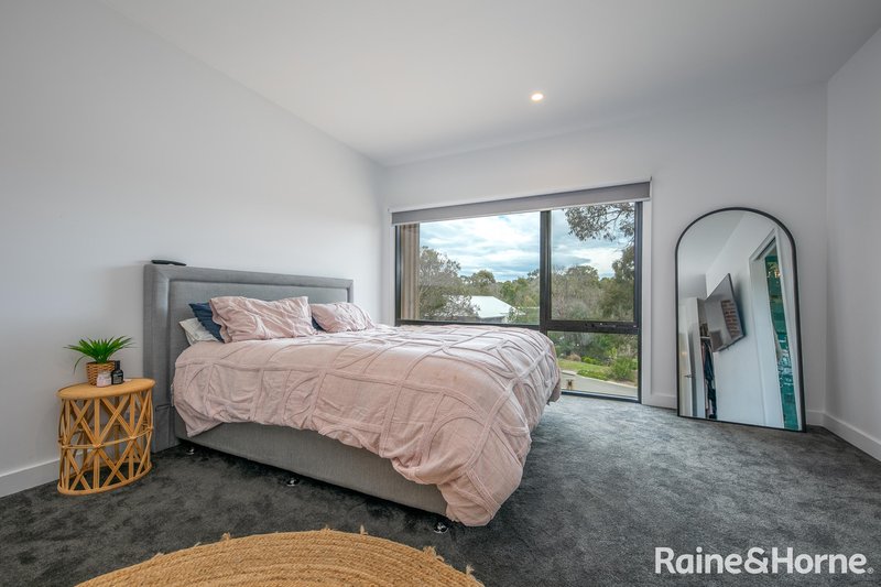 Photo - 92 Dalton Street, Gisborne VIC 3437 - Image 8