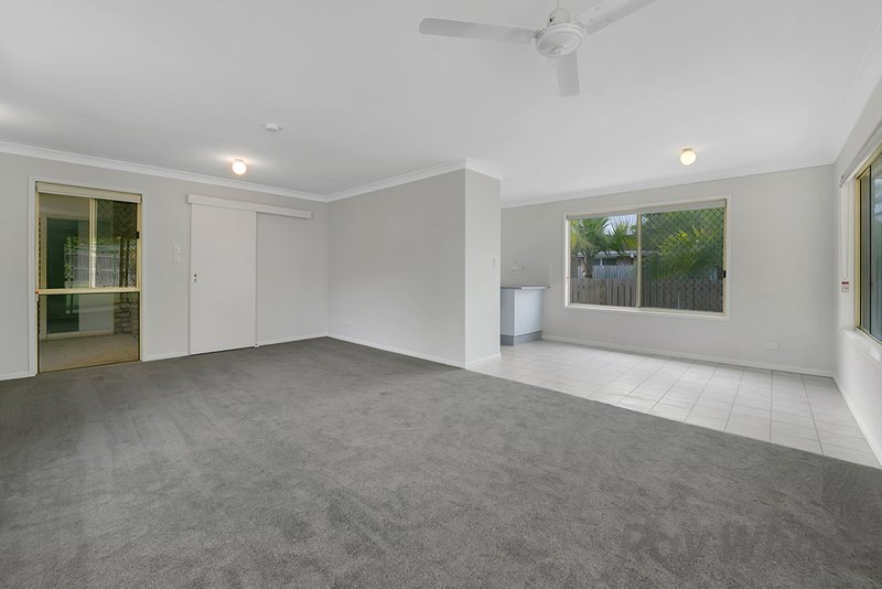 Photo - 92 Ditton Road, Sunnybank Hills QLD 4109 - Image 4