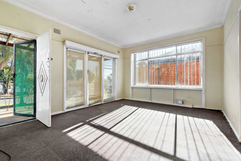 Photo - 92 Duckmallois Avenue, Blacktown NSW 2148 - Image 3