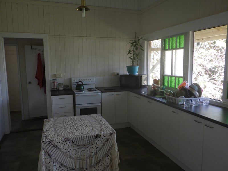 Photo - 92 Eskdale Road, Toogoolawah QLD 4313 - Image 6