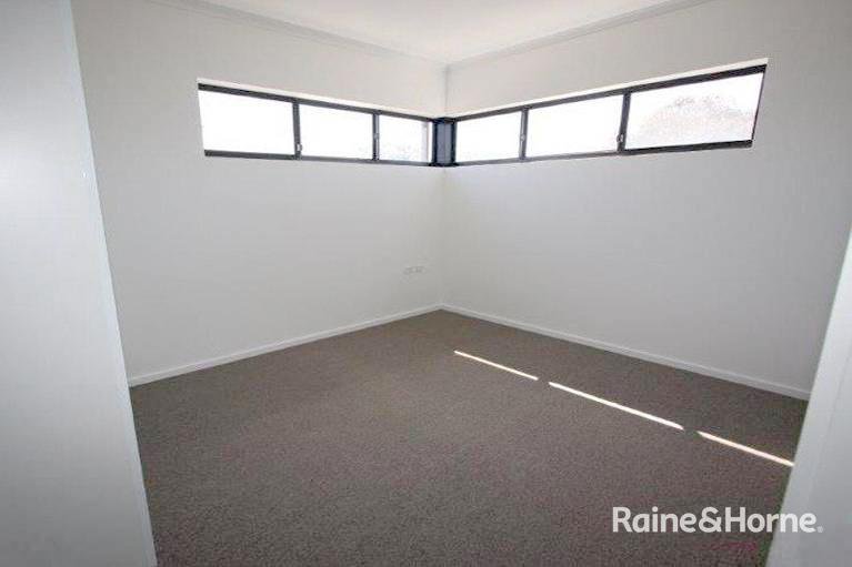 Photo - 9/2 Grey Box Ave , Noarlunga Centre SA 5168 - Image 4