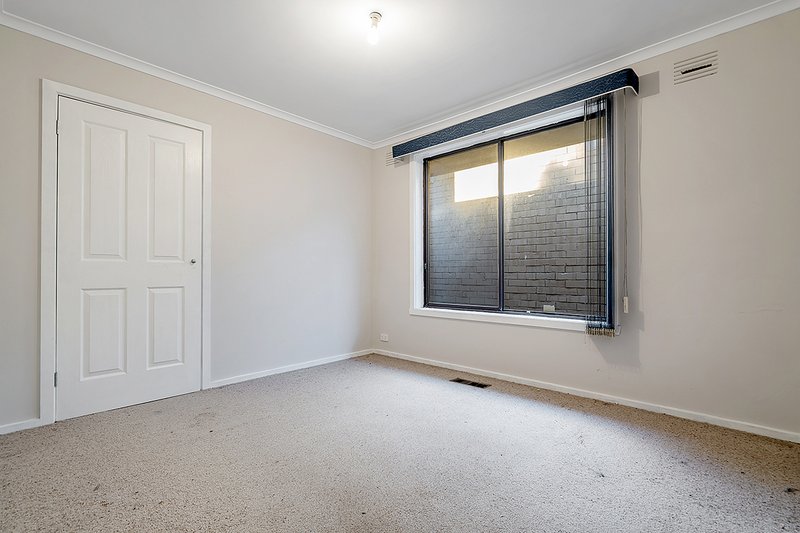 Photo - 92 Hothlyn Drive, Craigieburn VIC 3064 - Image 3