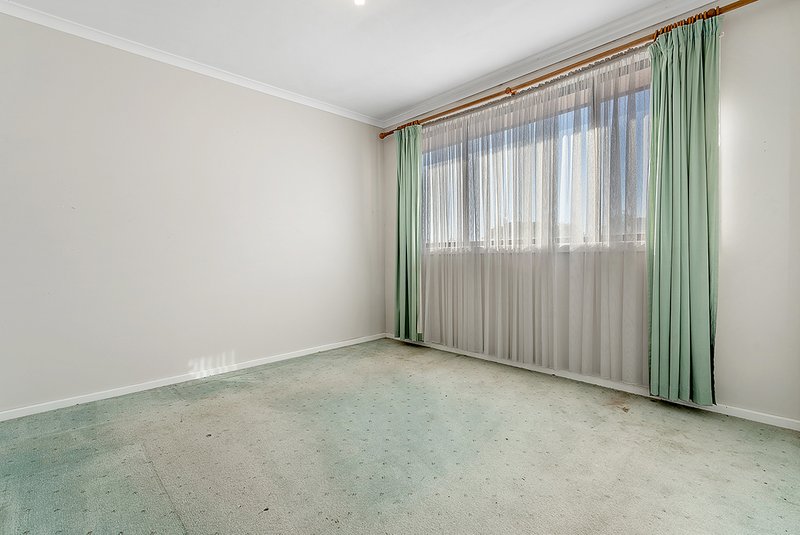 Photo - 92 Hothlyn Drive, Craigieburn VIC 3064 - Image 16