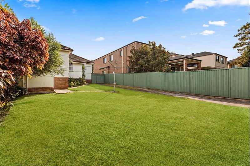 Photo - 92 Hurstville Road, Hurstville Grove NSW 2220 - Image 3