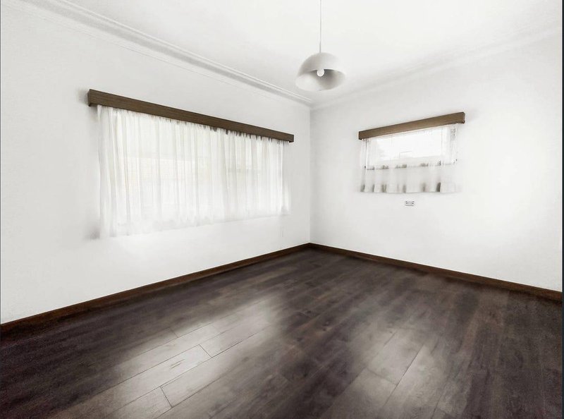 Photo - 92 Hurstville Road, Hurstville Grove NSW 2220 - Image 5