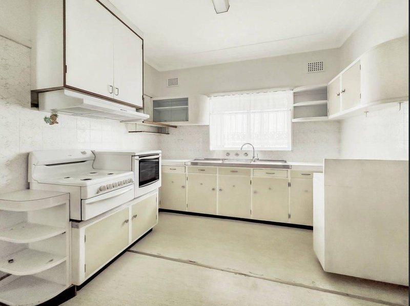 Photo - 92 Hurstville Road, Hurstville Grove NSW 2220 - Image 6