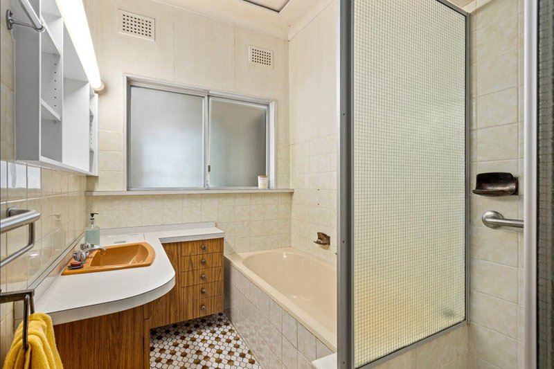 Photo - 92 Hurstville Road, Hurstville Grove NSW 2220 - Image 7