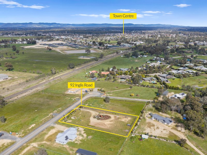 Photo - 92 Inglis Road, Benalla VIC 3672 - Image 2