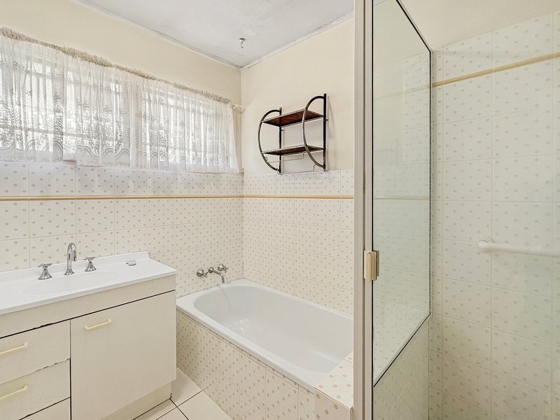 Photo - 92 Kenmore Road, Kenmore QLD 4069 - Image 5