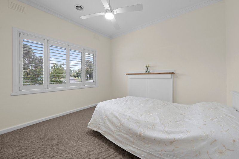 Photo - 92 Mackellar Street, Benalla VIC 3672 - Image 9