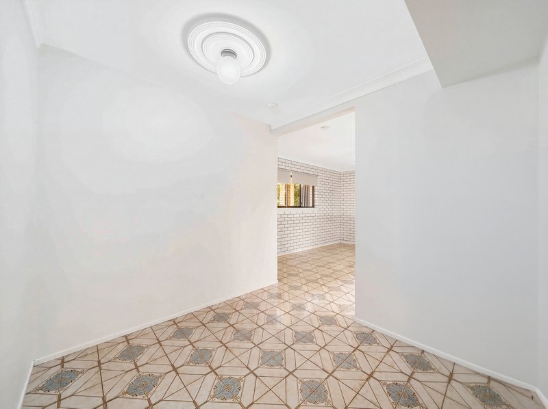 Photo - 92 Maine Road, Clontarf QLD 4019 - Image 5