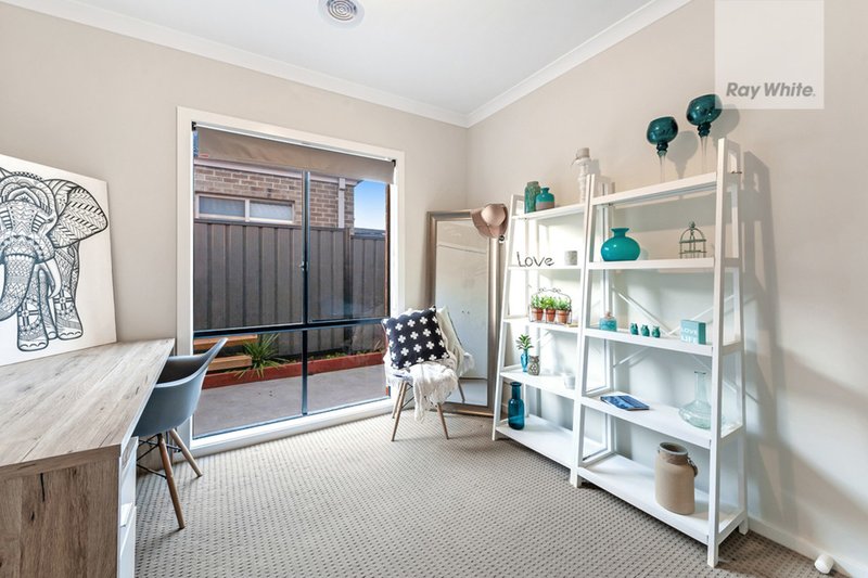 Photo - 92 Moor Park Drive, Craigieburn VIC 3064 - Image 11