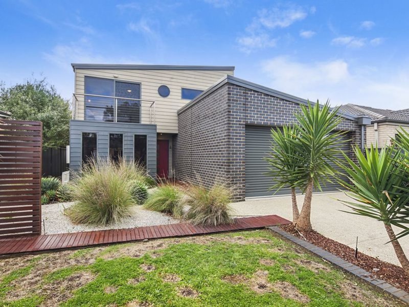 92 Pearl Bay Passage, St Leonards VIC 3223