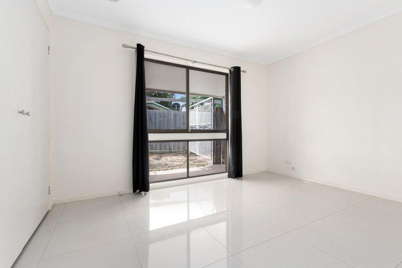 Photo - 92 Racecourse Road, Pakenham VIC 3810 - Image 9