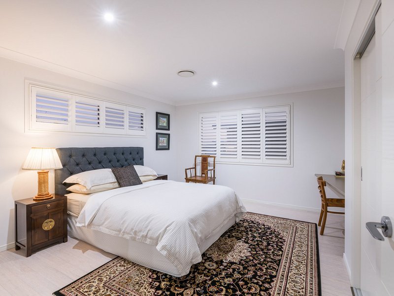 Photo - 92 Ridgeview Street, Carindale QLD 4152 - Image 22