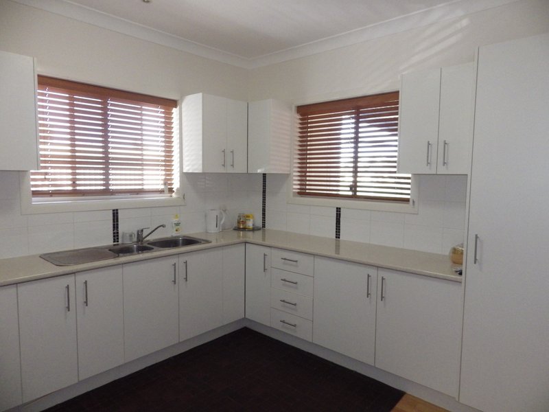 Photo - 92 Robert Street, Surat QLD 4417 - Image 4