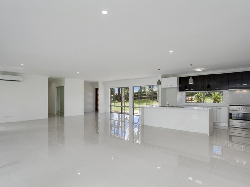 Photo - 92 Wallandra Road, Tallai QLD 4213 - Image 11