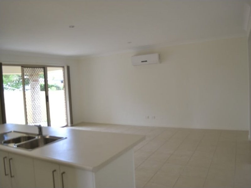 Photo - 92 Warrigal Road, Runcorn QLD 4113 - Image 12