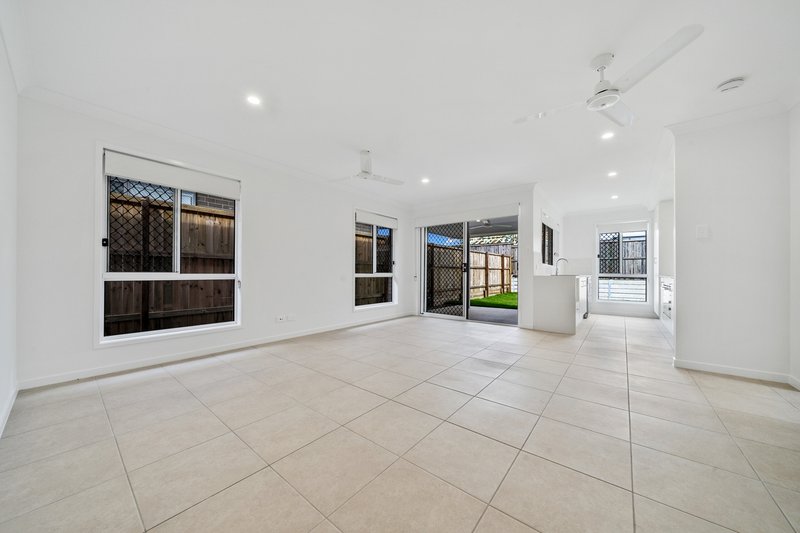 Photo - 92 Wellington Circuit, Yarrabilba QLD 4207 - Image 3