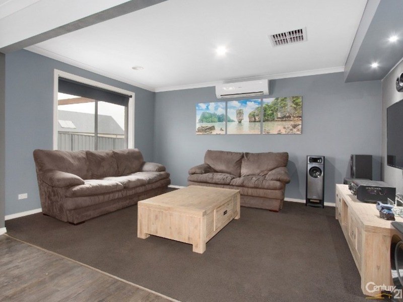 Photo - 92 Windermere Boulevard, Pakenham VIC 3810 - Image 4