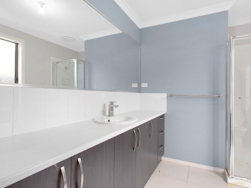 Photo - 92 Windermere Boulevard, Pakenham VIC 3810 - Image 6