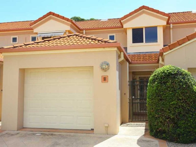 Photo - 9/21 Beachcomber Court, Burleigh Waters QLD 4220 - Image 2