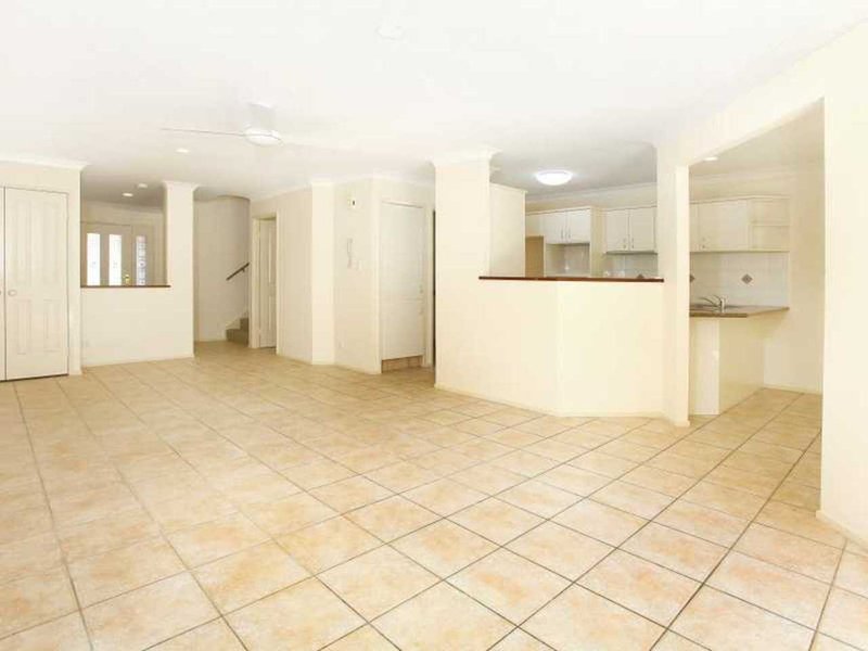 Photo - 9/21 Beachcomber Court, Burleigh Waters QLD 4220 - Image 4