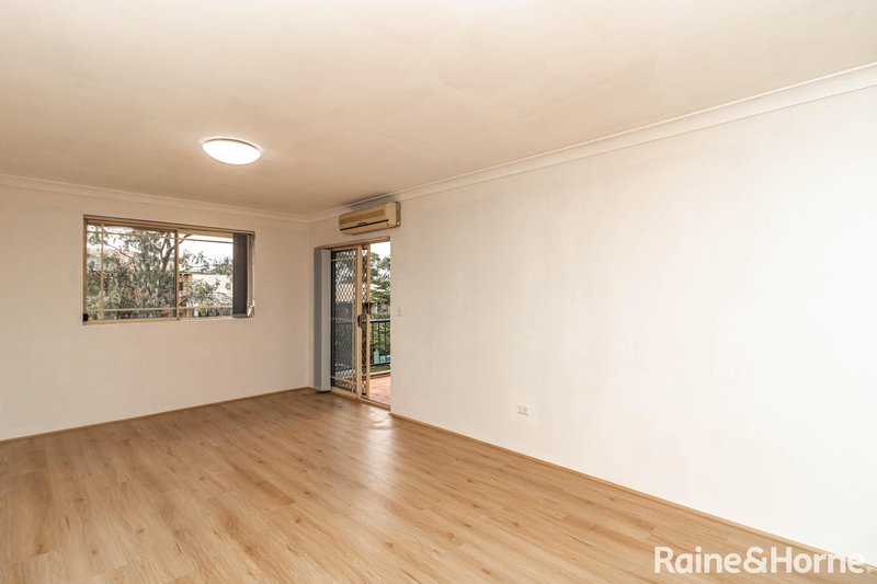 Photo - 9/22-24 Bailey Street, Westmead NSW 2145 - Image 2