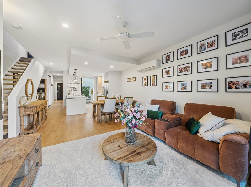 Photo - 92/24 The Corso , North Lakes QLD 4509 - Image 1