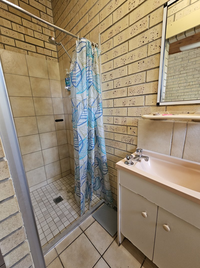 Photo - 9/25-27 Conley Street, Ayr QLD 4807 - Image 5