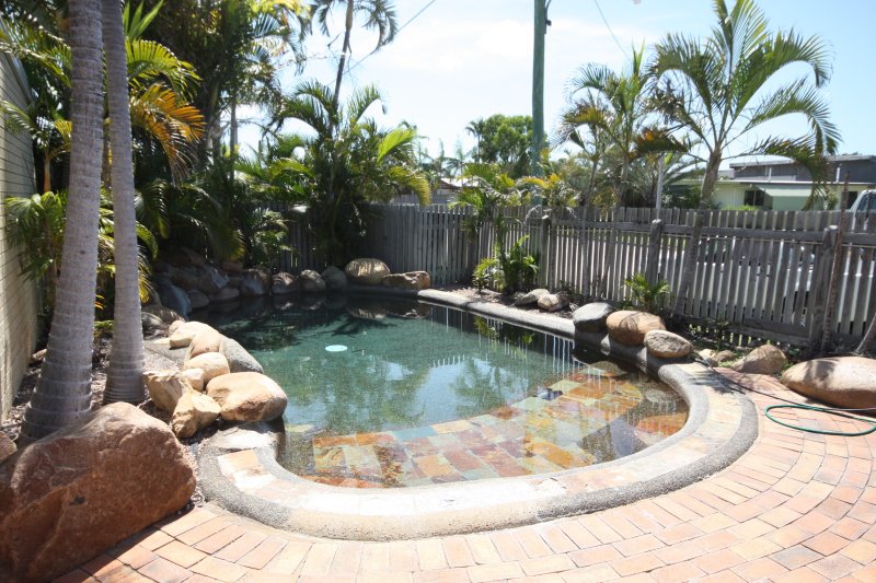 Photo - 9/25-27 Conley Street, Ayr QLD 4807 - Image 10