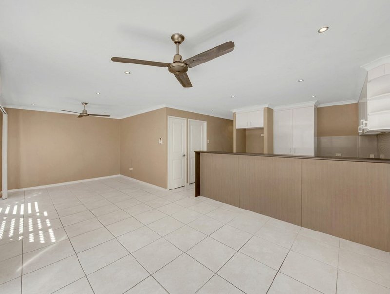 Photo - 9/25 Roberts Street, South Gladstone QLD 4680 - Image 7