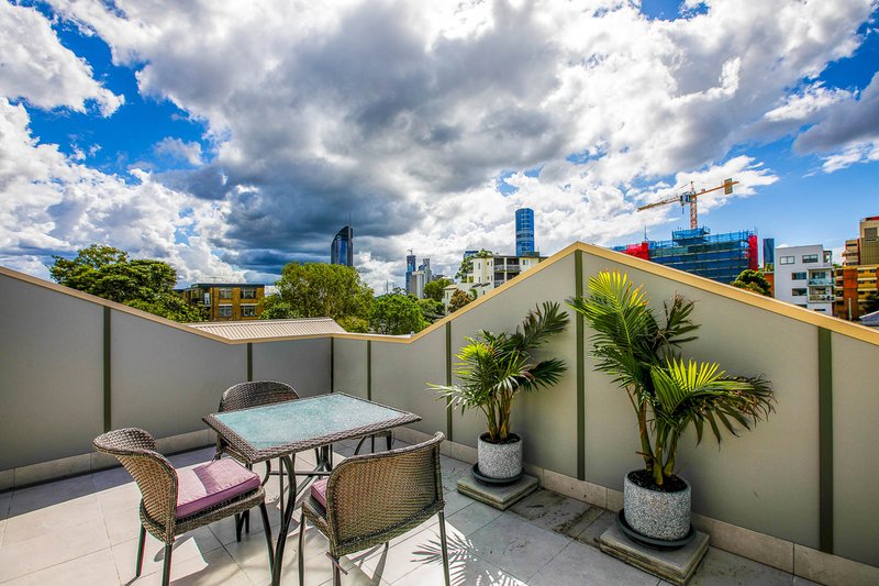 Photo - 9/29 Bell St , Kangaroo Point QLD 4169 - Image 9